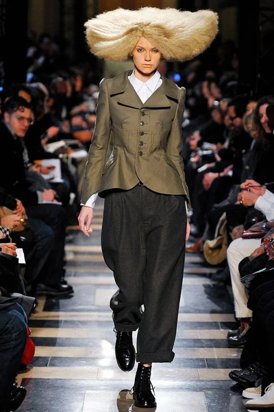 Look 10